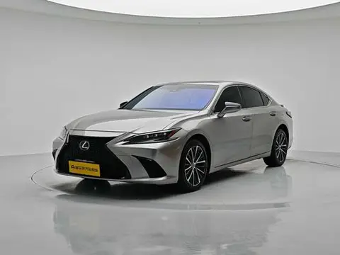 Lexus ES 2022