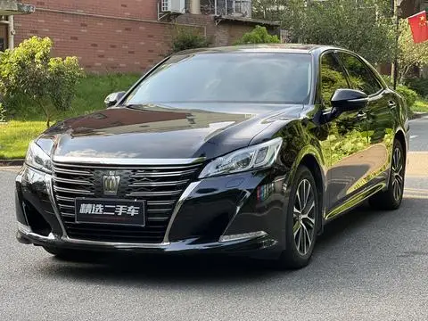 Toyota Crown 2018 — фото 1