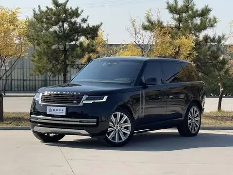 Land Rover 揽胜 2023 — фото 1
