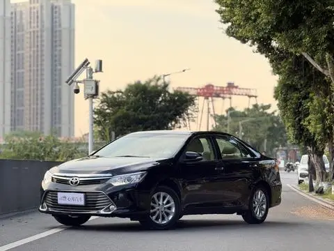 Toyota Camry 2015 — фото 1