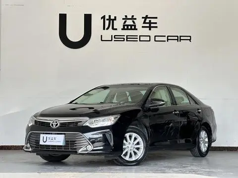 Toyota Camry 2015 — фото 1