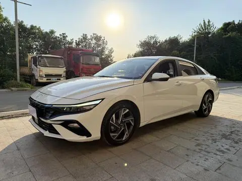 Hyundai Elantra 2023 — фото 1