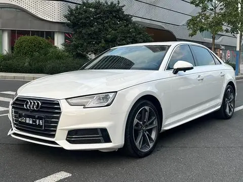 Audi A4L 2019 — фото 1