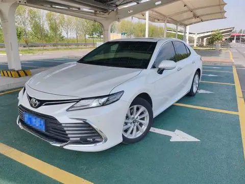 Toyota Camry 2023 — фото 1
