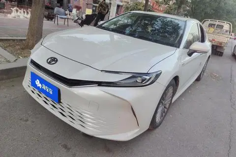 Toyota Camry 2024 — фото 1