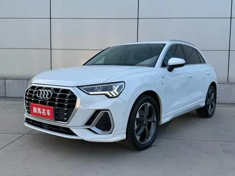 Audi Q3 2022 — фото 1