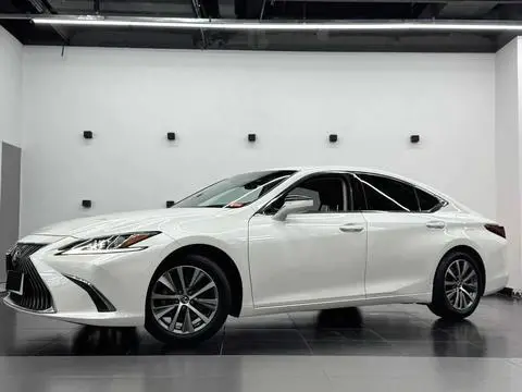 Lexus ES 2020