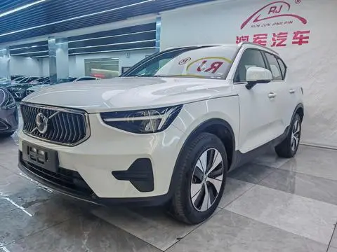 Volvo XC40 2025