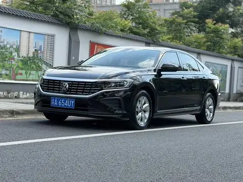 Volkswagen Passat 2022 — фото 1