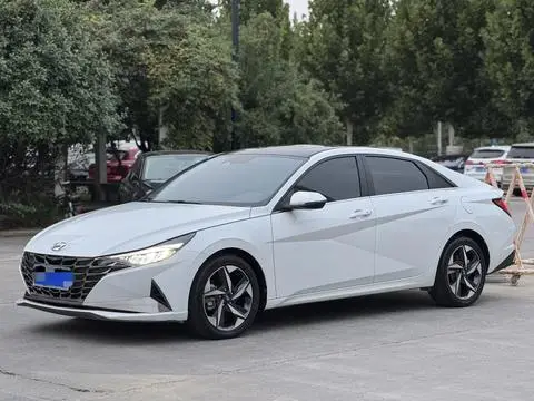 Hyundai Elantra 2022 — фото 1