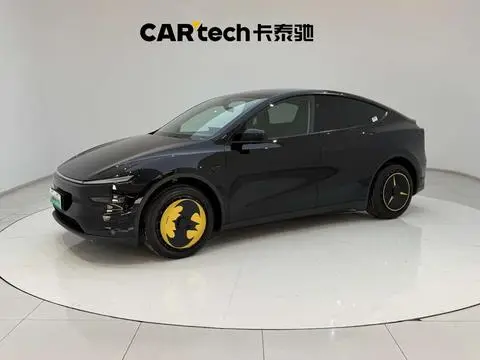 Tesla Model Y 2025