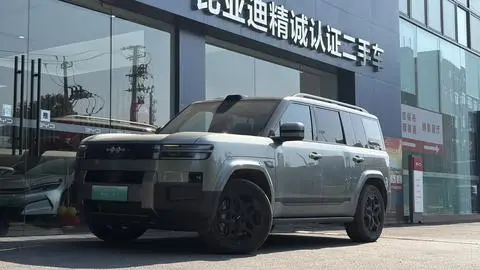 BYD Leopard 钛7 PHEV 2025
