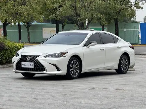 Lexus ES 2022