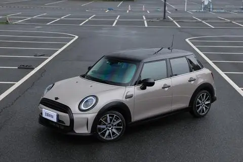 MINI MINI 2023