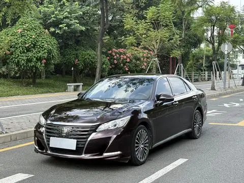 Toyota Crown 2018 — фото 1