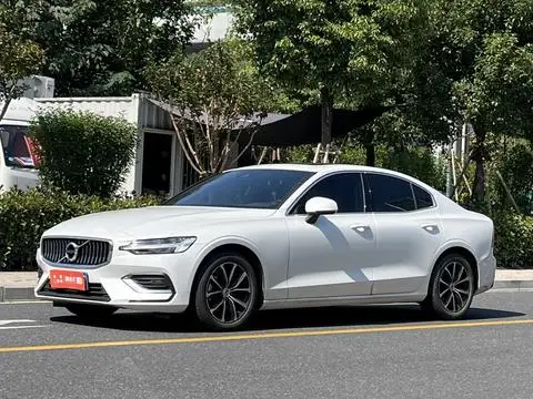 Volvo S60 2022 — фото 1