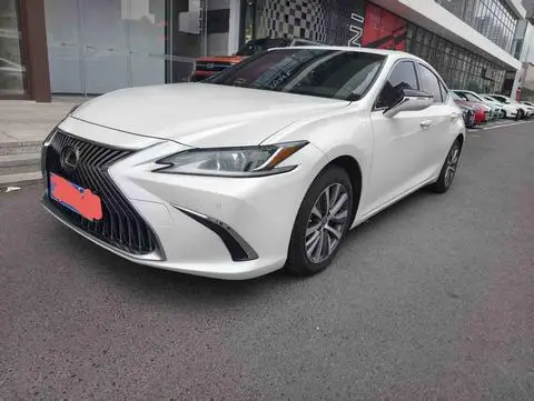 Lexus ES 2020 — фото 1
