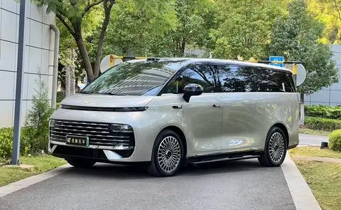 Geely V900 2026