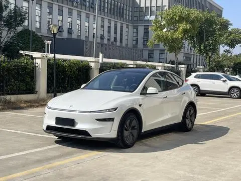 Tesla Model Y 2025