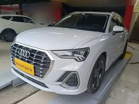 Audi Q3 2022 — фото 1