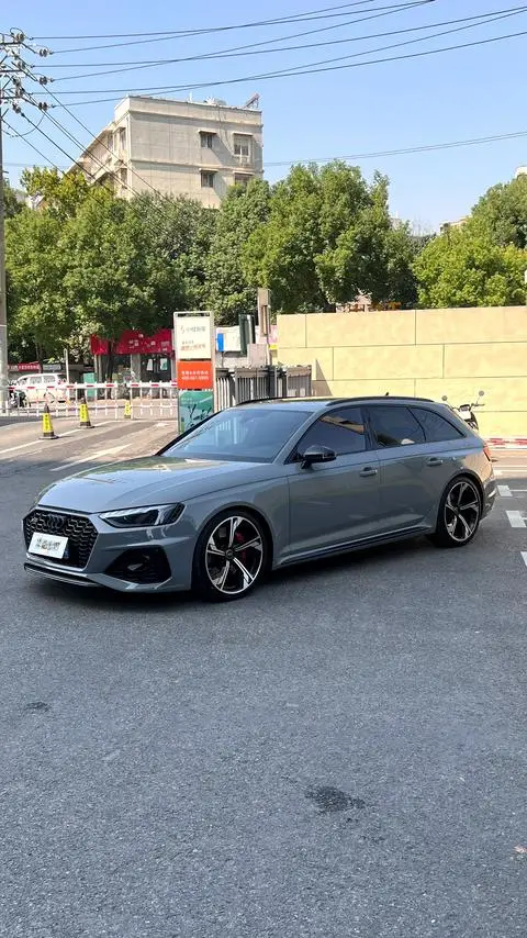 Audi RS 4 2022