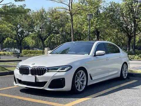 BMW 5 Series 2021 — фото 1