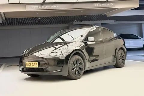 Tesla Model Y 2023 — фото 1