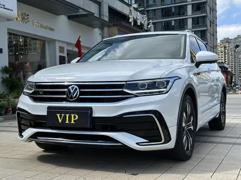 Volkswagen Tiguan L 2022 — фото 1