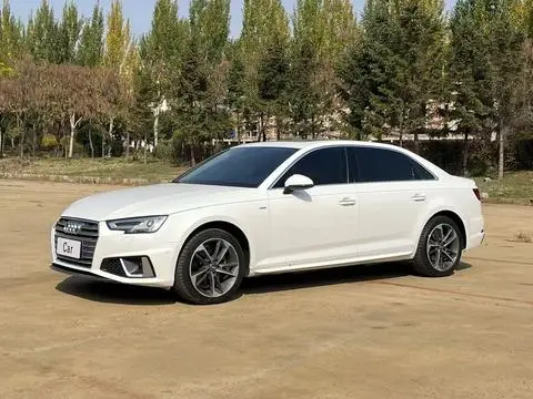 Audi A4L 2018 — фото 1
