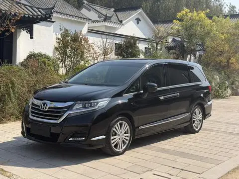 Honda 艾力绅 2016 — фото 1