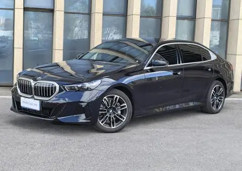 BMW 5 Series 2026 — фото 1