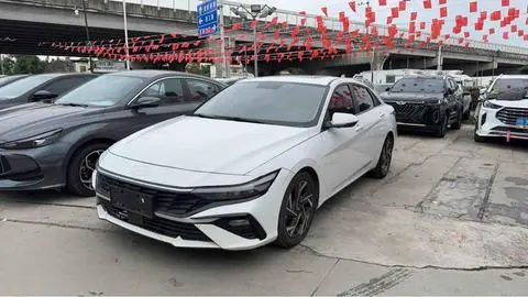 Hyundai Elantra 2023