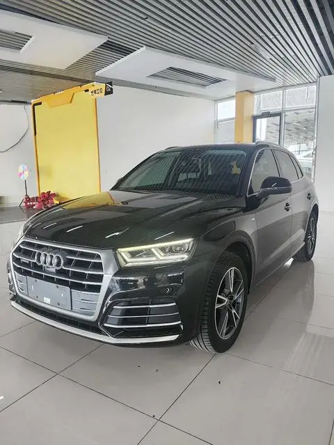 Audi Q5L 2018 — фото 1