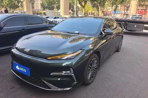 Geely 星耀8 PHEV 2025