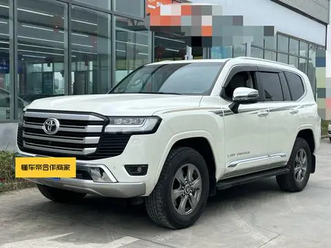 Toyota Land Cruiser 2021 — фото 1