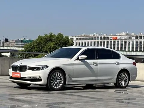 BMW 5 Series 2018 — фото 1