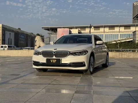 BMW 5 Series PHEV 2020 — фото 1