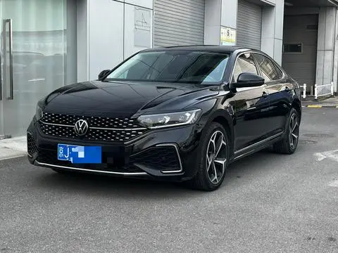 Volkswagen Passat 2023 — фото 1