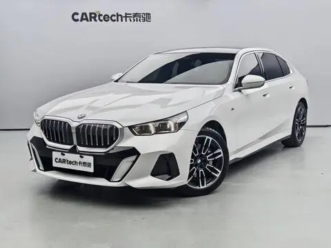 BMW 5 Series 2025 — фото 1