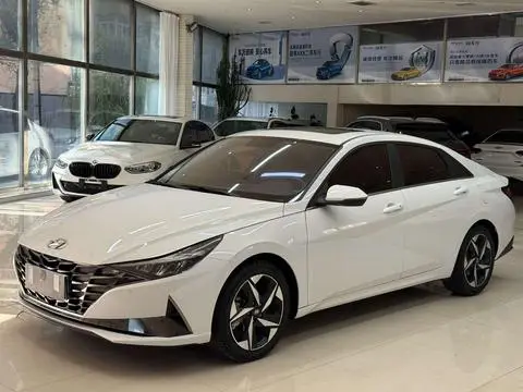 Hyundai Elantra 2022 — фото 1