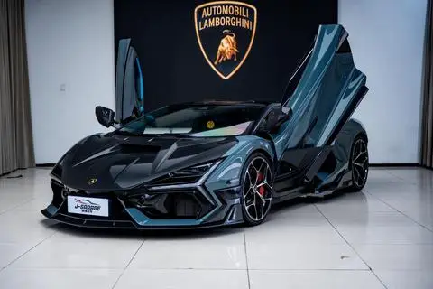 Lamborghini Revuelto 2023