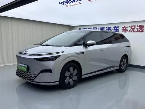 XPeng 小鹏X9 2024