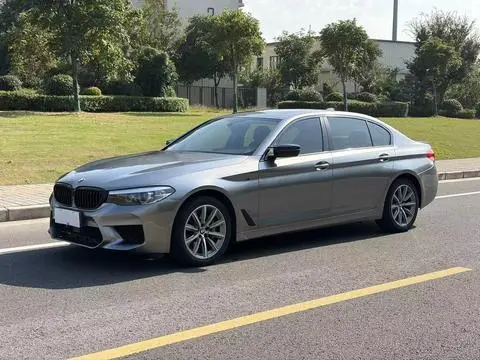 BMW 5 Series 2018 — фото 1