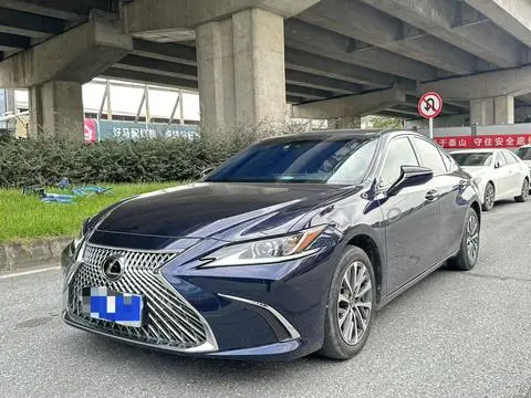 Lexus ES 2022 — фото 1