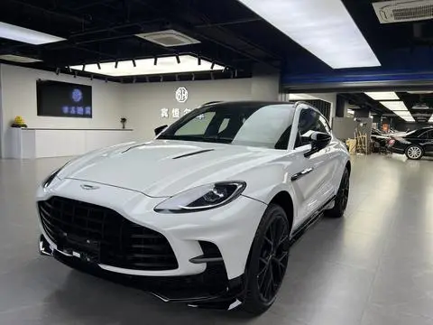 Aston Martin DBX 2025