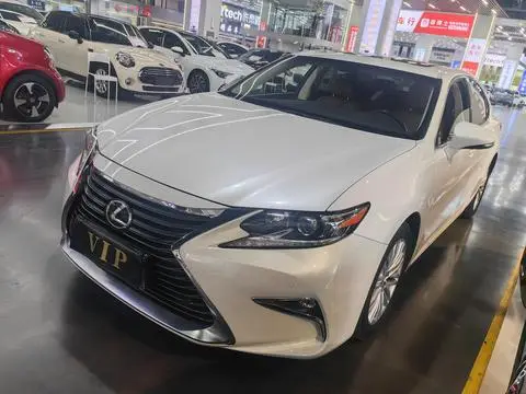 Lexus ES 2016