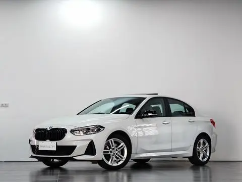 BMW 1 Series 2021 — фото 1