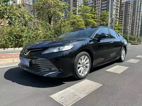 Toyota Camry 2019 — фото 1
