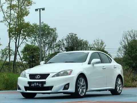 Lexus IS 2011