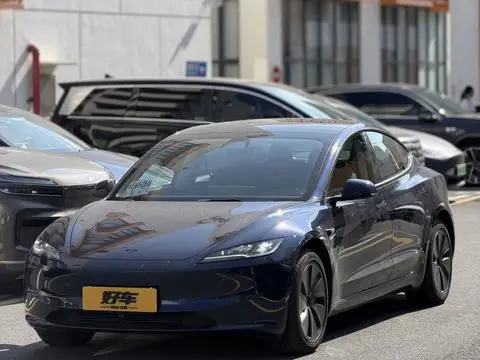 Tesla Model 3 2025 — фото 1